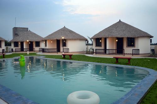 Кинну Вади: The Village Resort Mandvi