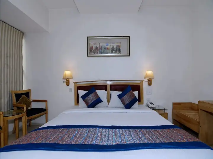 Нью-Дели: Sam Hotel
