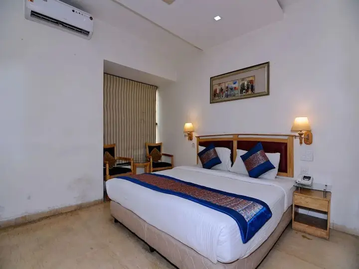 Нью-Дели: Sam Hotel