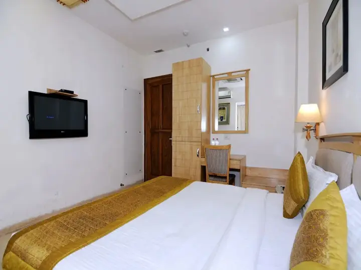 Нью-Дели: Sam Hotel
