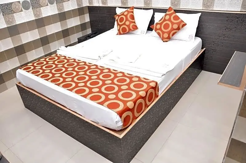 Addhuri Comforts Inn — фото 1