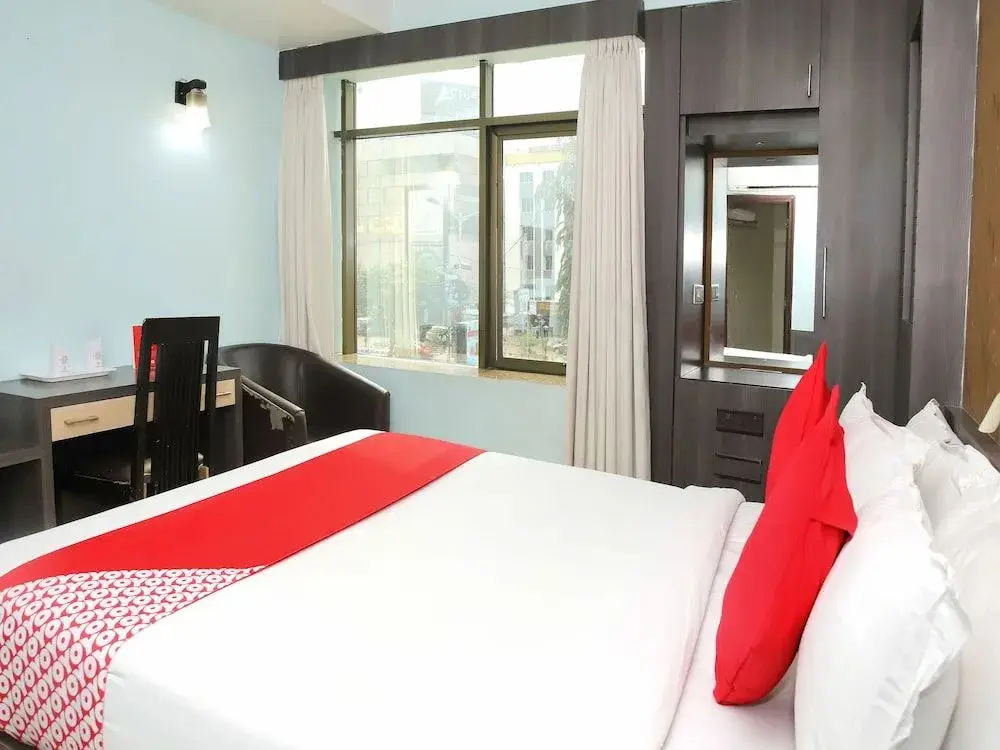 Колката: OYO 3811 Geetanjali Regency
