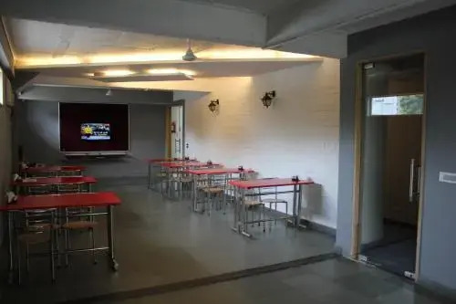 Гуруграм: FabHotel Huda Sushant Lok