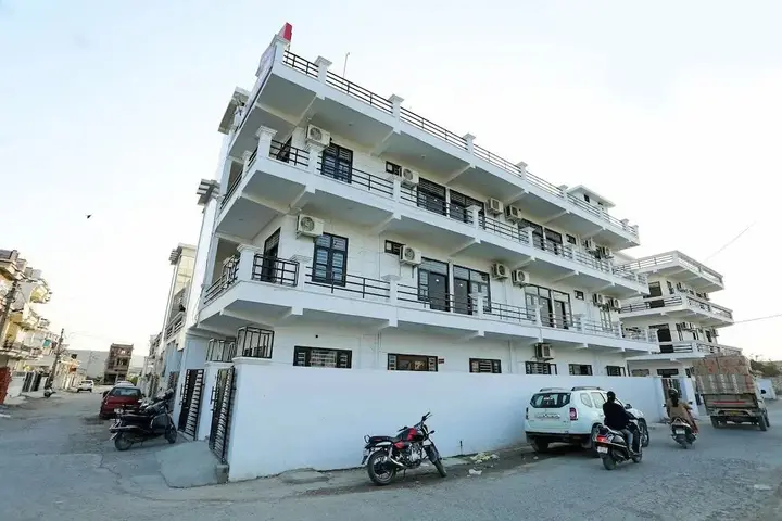 Дехрадун: Benison Guest House By OYO Rooms