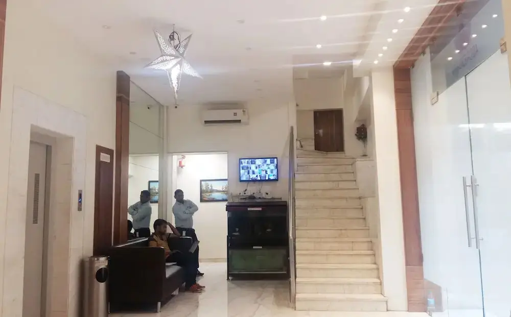 Мумбаи: FabHotel Address Inn