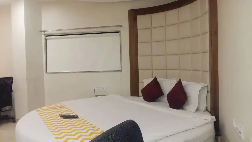 Мумбаи: FabHotel Address Inn