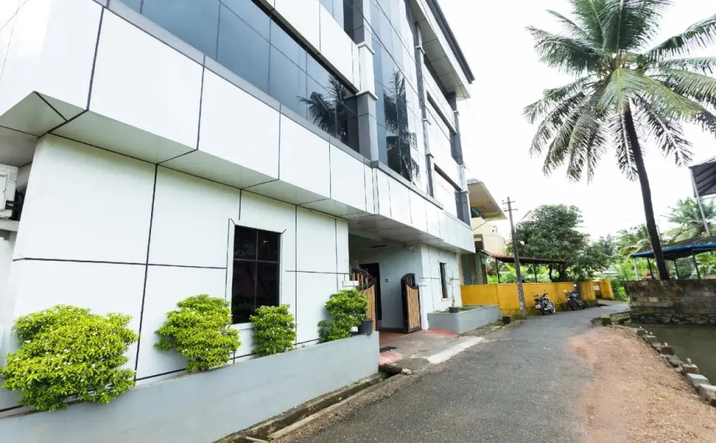 Недумбассери: Cochin Airport Hotel By OYO Rooms