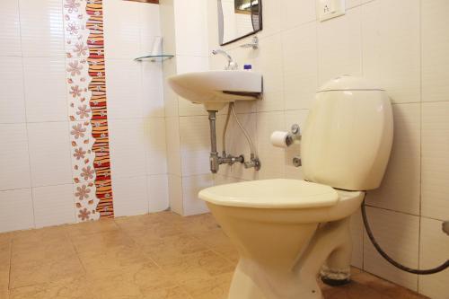 Нью-Дели: Hotel Delhi Marine Club C6