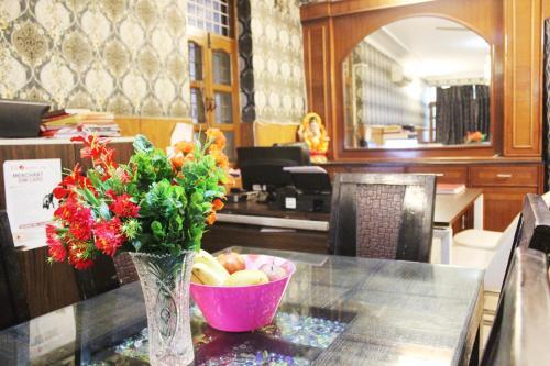 Нью-Дели: Hotel Delhi Marine Club C6