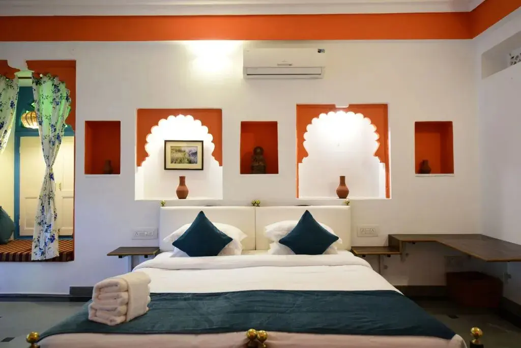 Удаипур: Udai Niwas on Lake Pichola