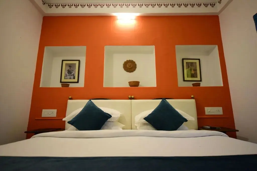 Удаипур: Udai Niwas on Lake Pichola