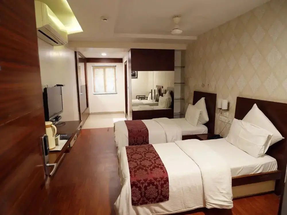 Карнул: Hotel Sasya Pride