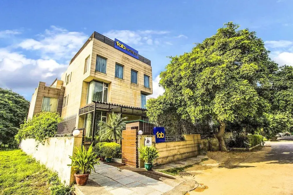 Гуруграм: FabHotel Raj Darbar Iffco