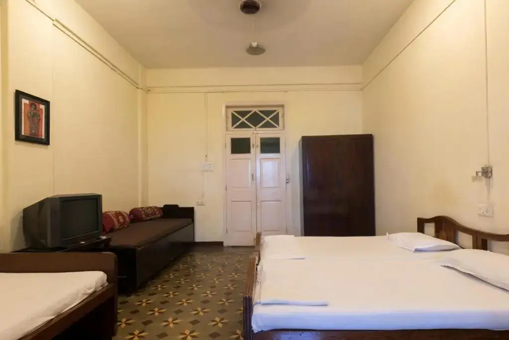 Мумбаи: Bed and Breakfast at Colaba