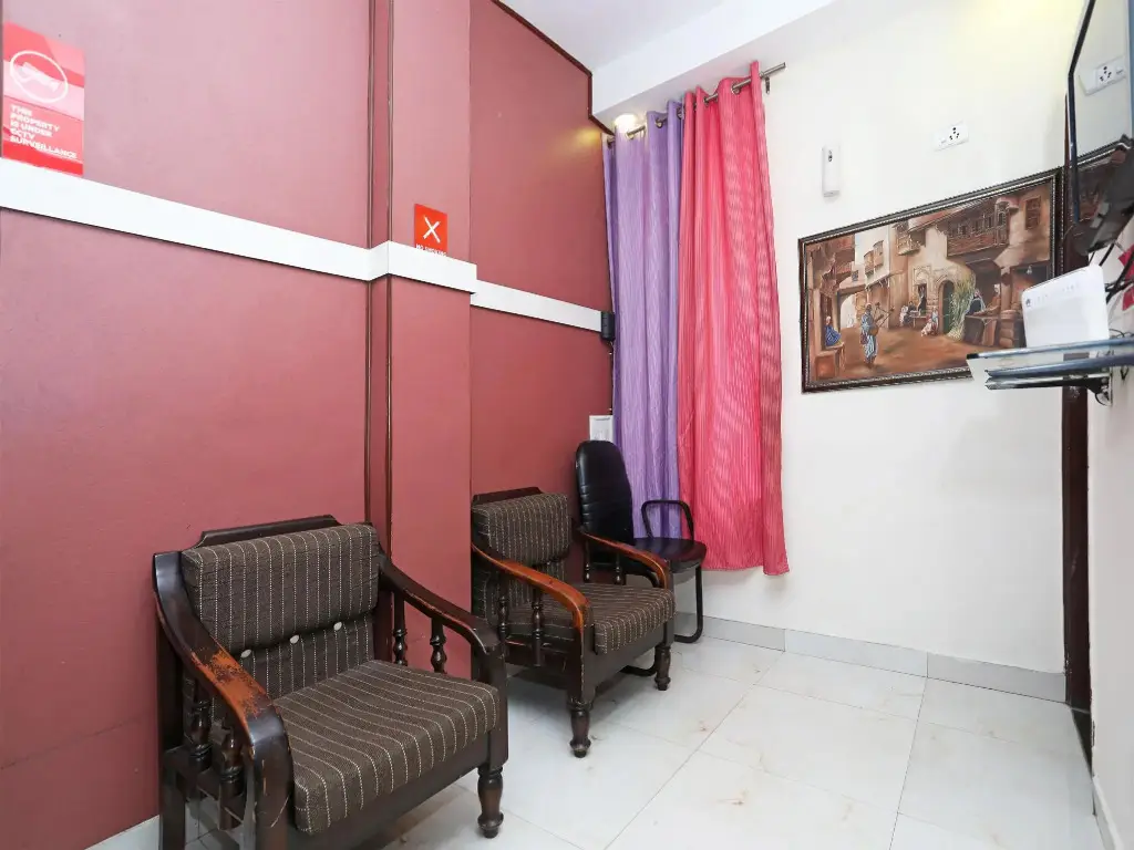 Нью-Дели: OYO 4882 Hotel Golden Park