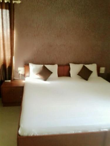 Пуна: 12 Star Viman Nagar