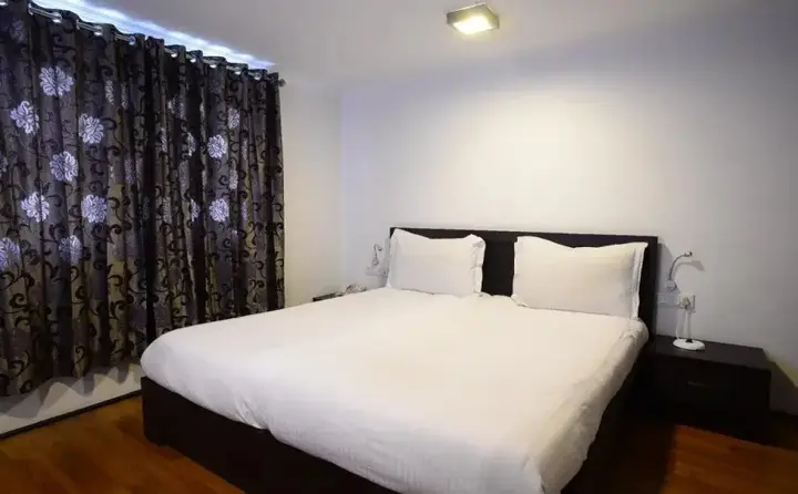 Шринагар: The Resident Hotel