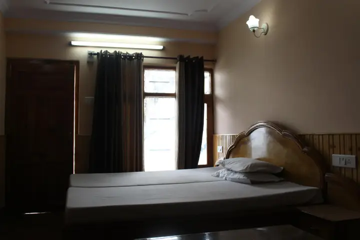 Шимла: Hotel Meridian