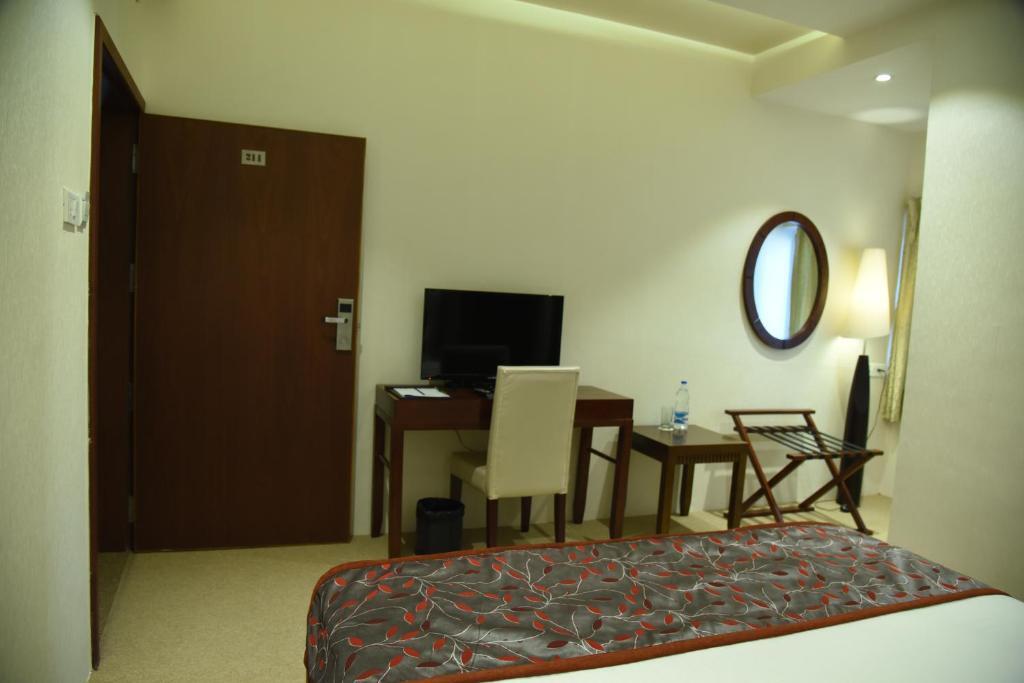 Ананд: Viz Park Hotel