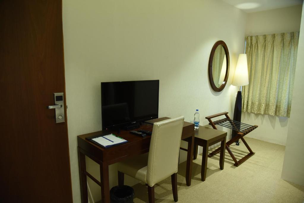 Ананд: Viz Park Hotel