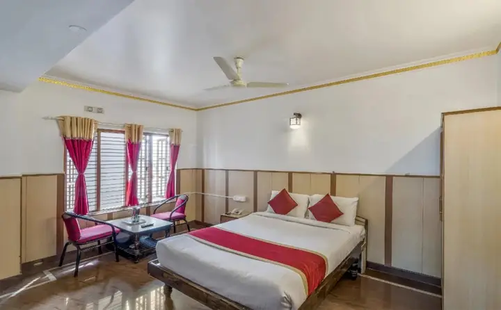 Бангалор: Hotel Shivaals Residency by OYO Rooms