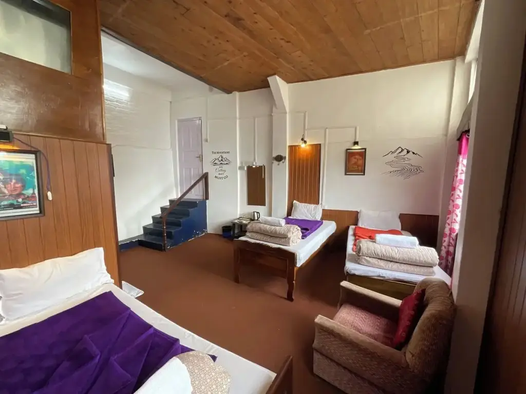 Дарджилинг: Hotel Long Island