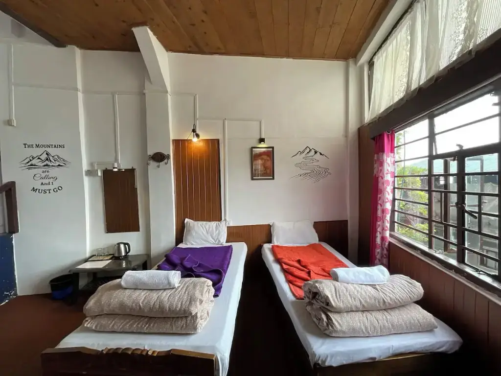Дарджилинг: Hotel Long Island