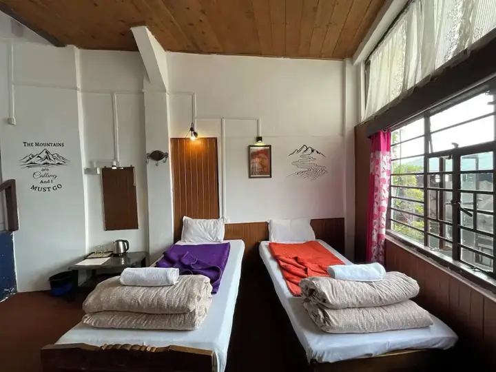 Дарджилинг: Hotel Long Island