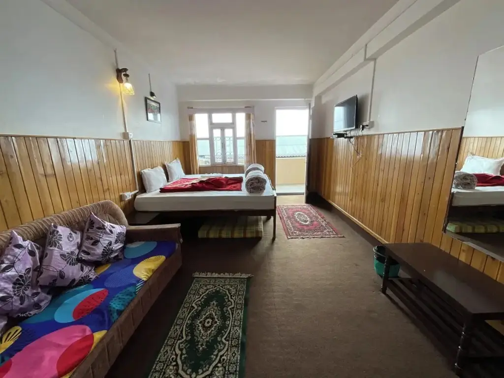 Дарджилинг: Hotel Long Island