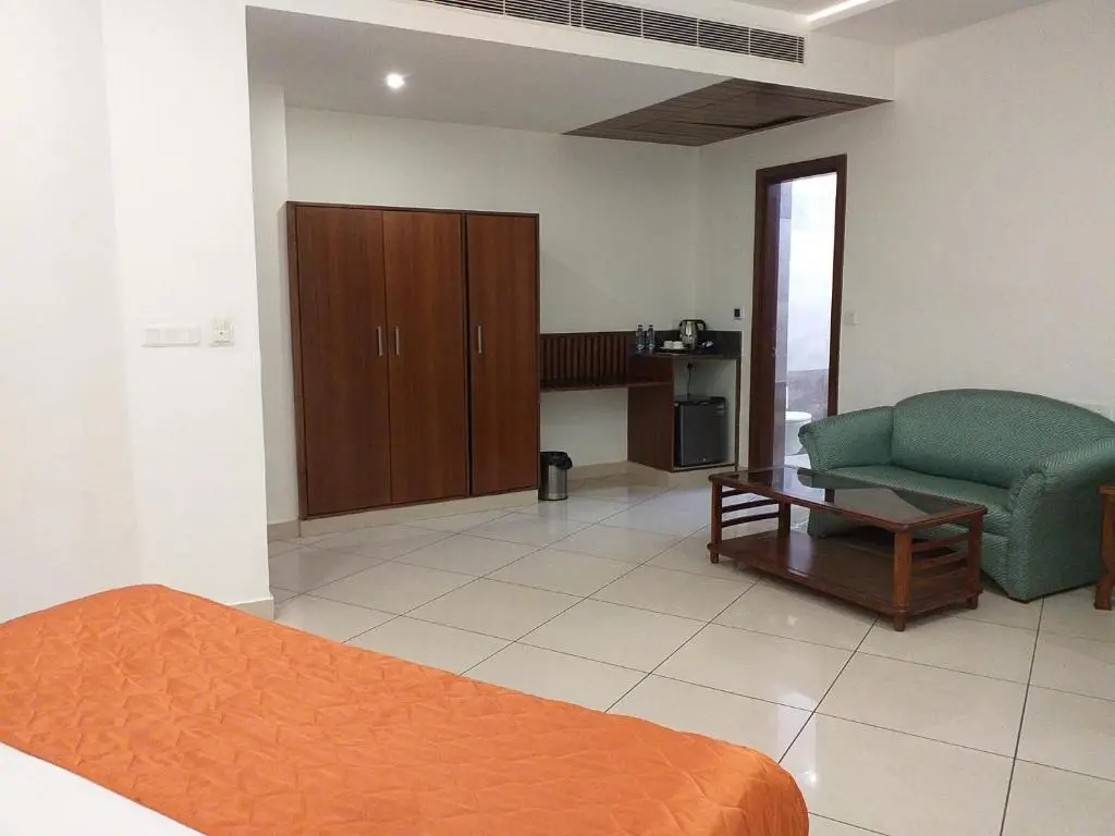 Наваншахр: Grand Hotel Nawanshahr