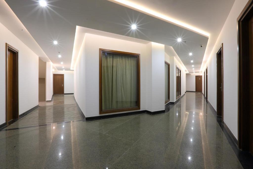 Наваншахр: Grand Hotel Nawanshahr