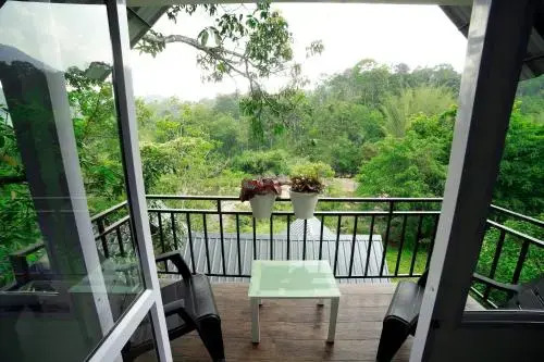 Муннар: Moselberg Riverside Cottages
