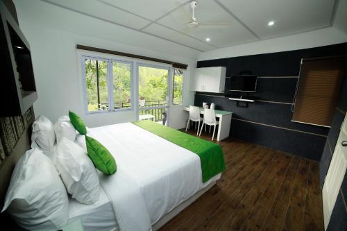 Муннар: Moselberg Riverside Cottages
