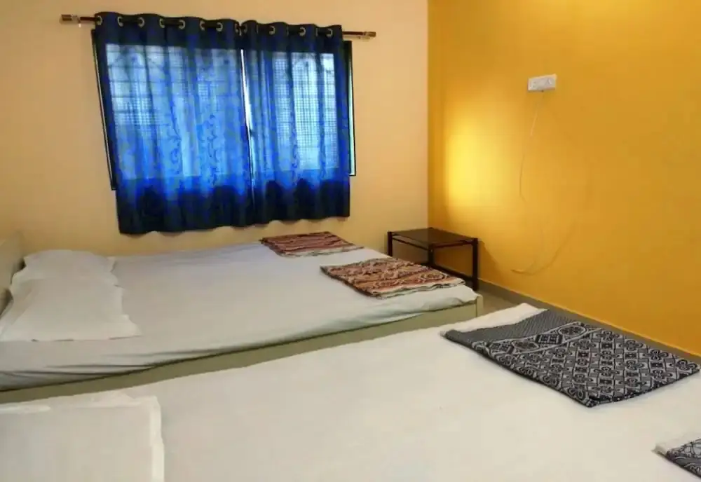 Ратнагири: Center Point Residency
