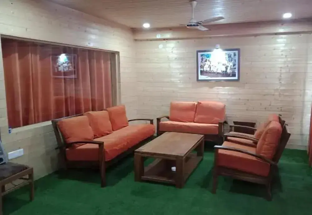 Куфри: Evaan Resorts Oakwood Hamlet Shoghi