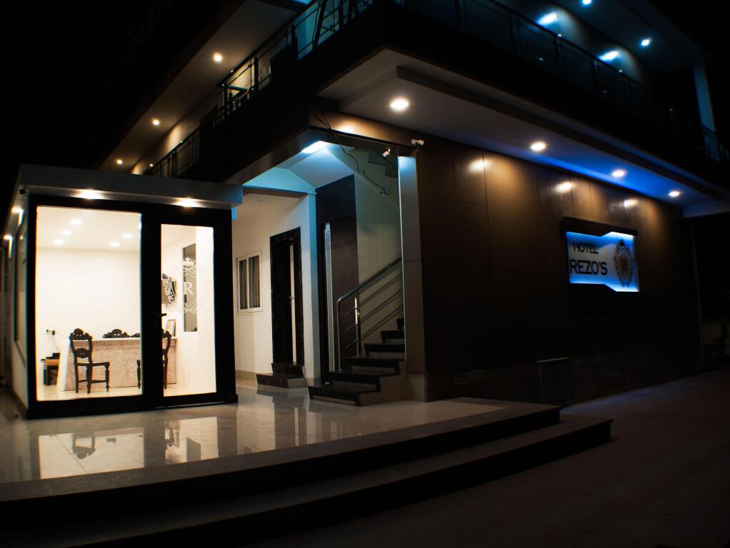 Бага: Rezo's Hotel