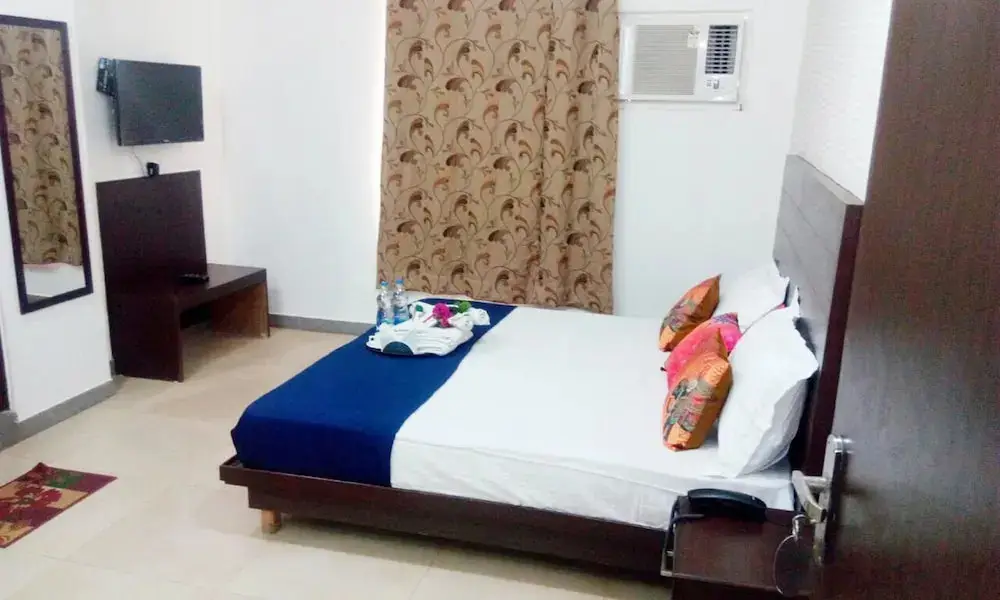Шахджаханпур: Adhunik Hotel Neemrana