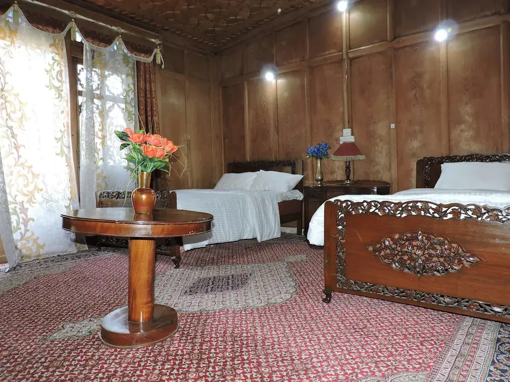 Шринагар: Appollo eleven group of houseboats
