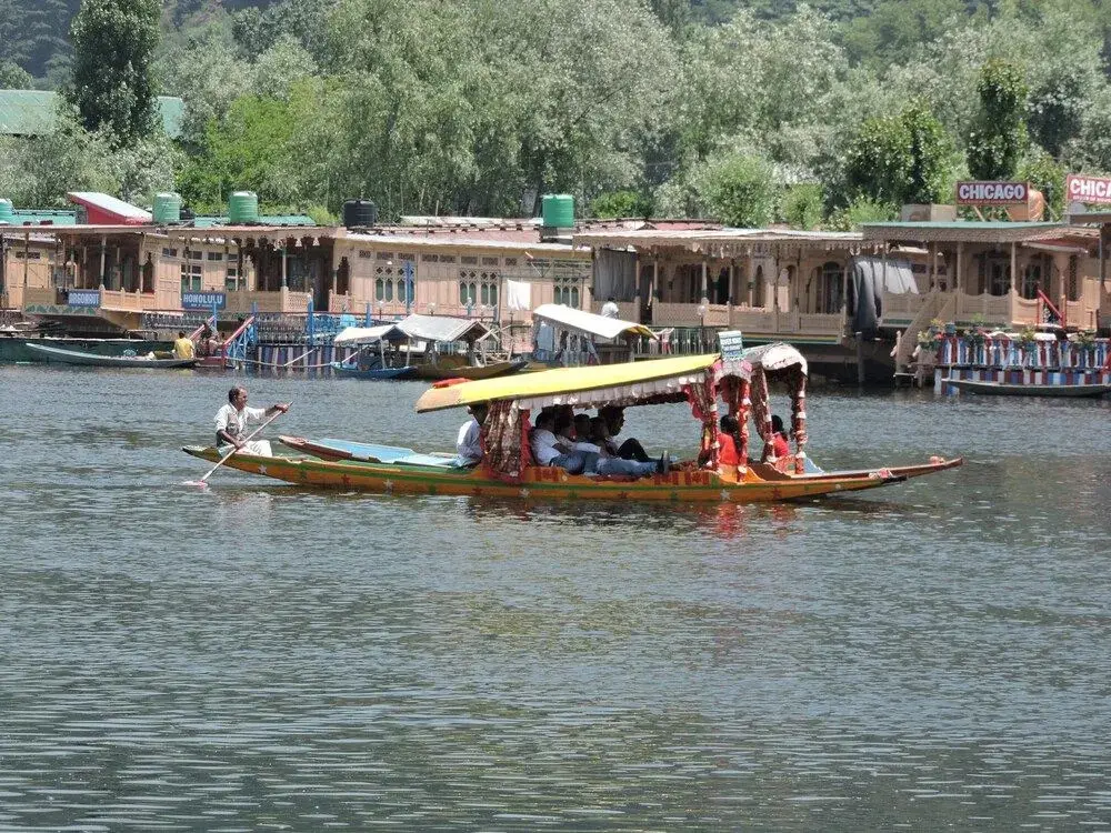 Шринагар: Appollo eleven group of houseboats