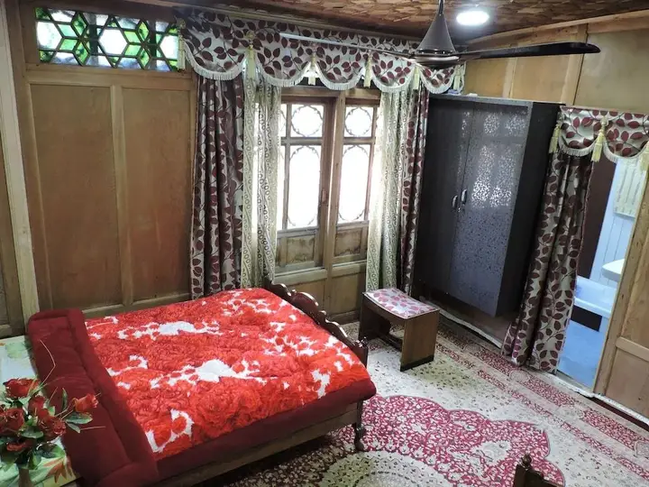 Шринагар: Appollo eleven group of houseboats