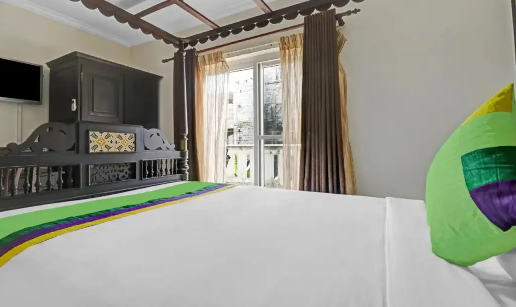 Коччи: Seaview Inn