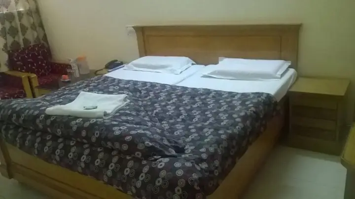 Бахадрабад: Motel Divine International