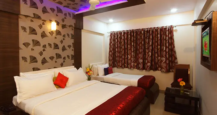 Тхане: Hotel Railway Inn