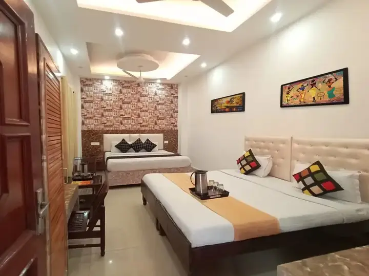 Чандигарх: Hotel Re-Birth