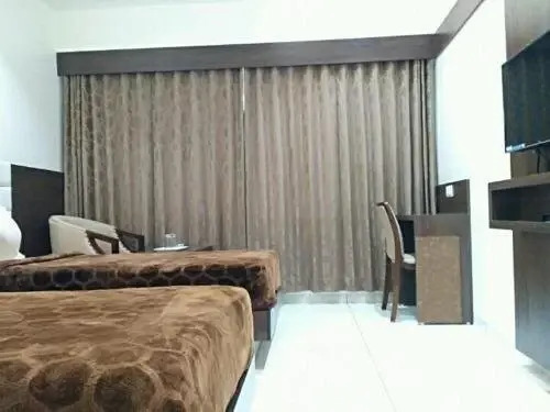 Дахедж: Hotel Ashirwad