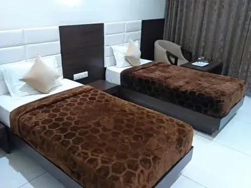 Дахедж: Hotel Ashirwad