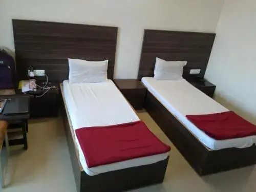 Дахедж: Hotel Ashirwad
