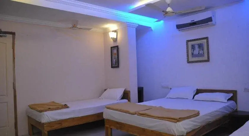 Пунди: Vekaay's Residency Hotel