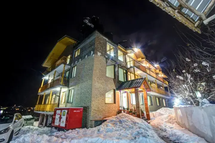 Манали: Hotel Mountain Face by Snow City Hotels