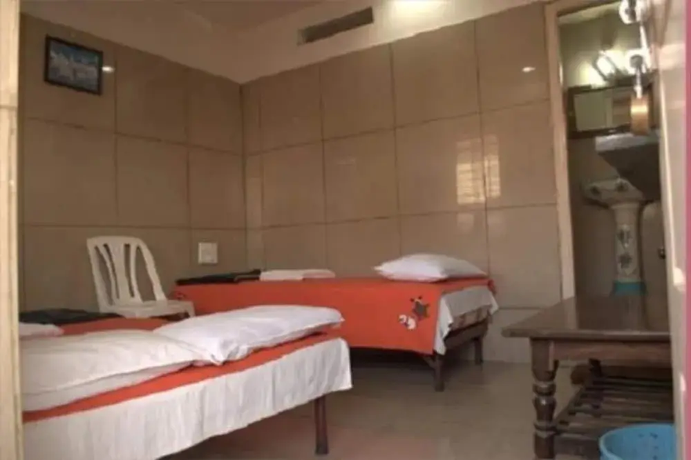 Chitradurga: Mourya Deluxe AC Lodge